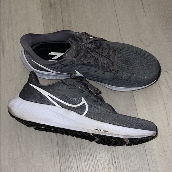 Nike Gray and White Running Shoes - Picture 1 of 8